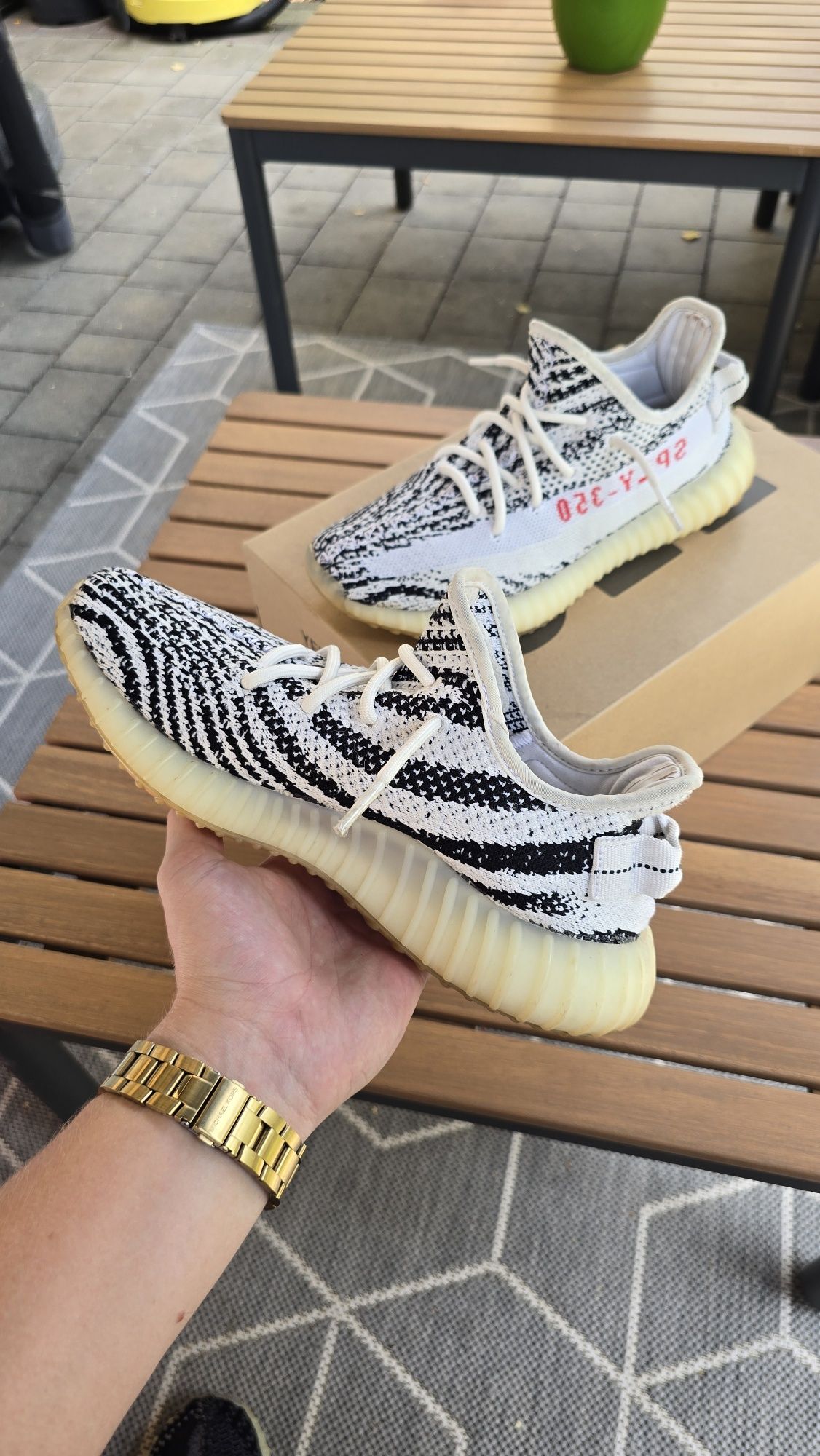 Yeezy 350v2 zebra