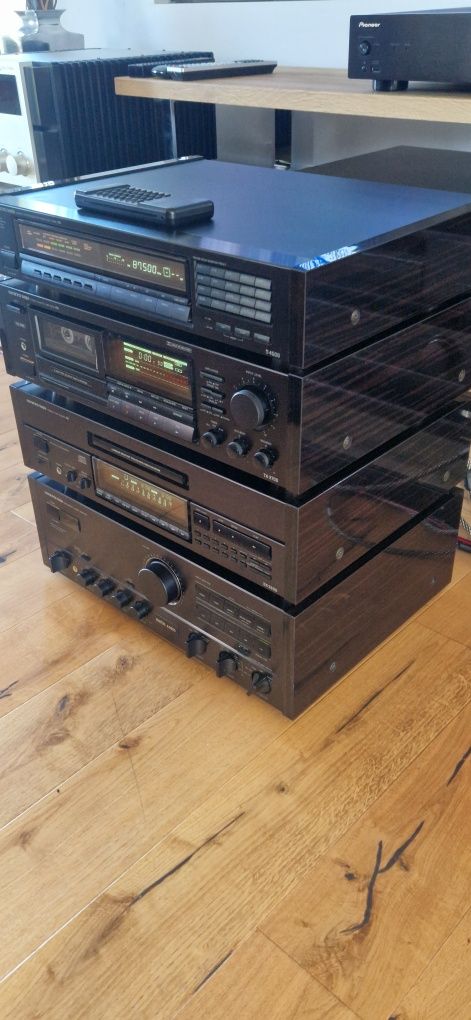 Onkyo Integra R1