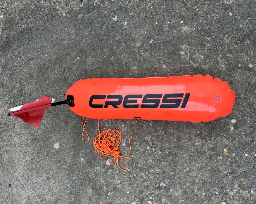 Diverso material para caça submarina