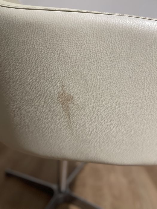 Крісло з екошкіри