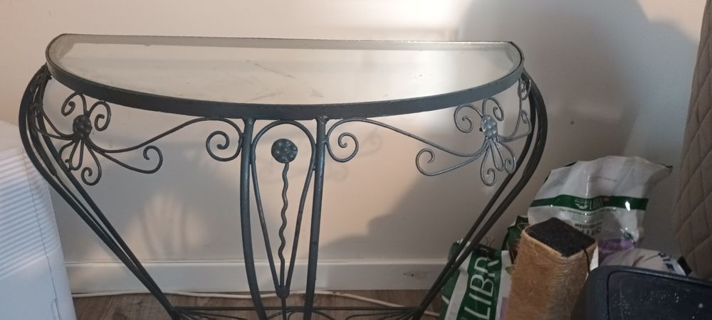 Mesa de canto com tampo de vidro