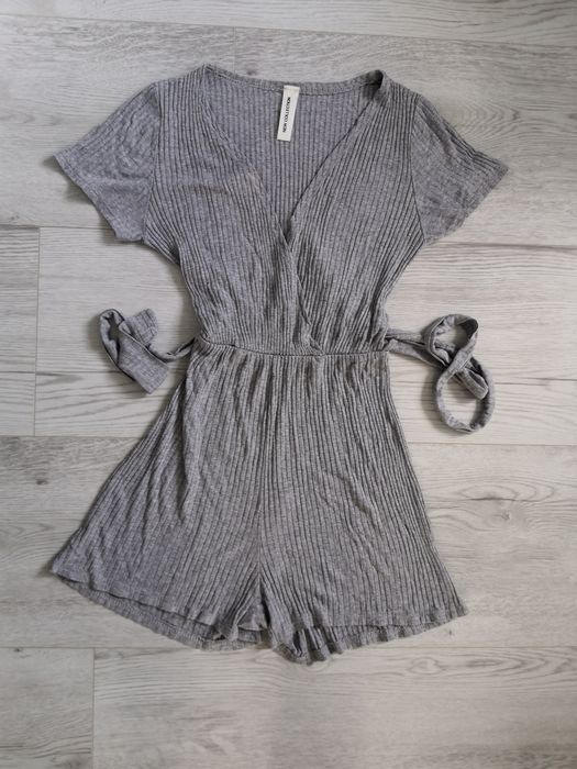 New colection szary krótki prążkowana elastyczny kombinezon.