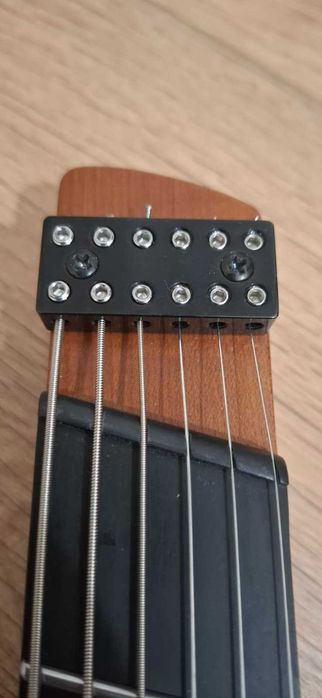 Guitarra Legator Ghost G6FP Multi-Scale Headless EMG 81 85