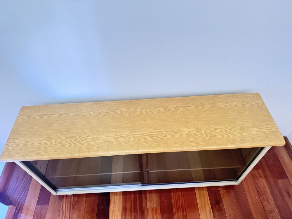 Movel de escritorio com portas em vidro
