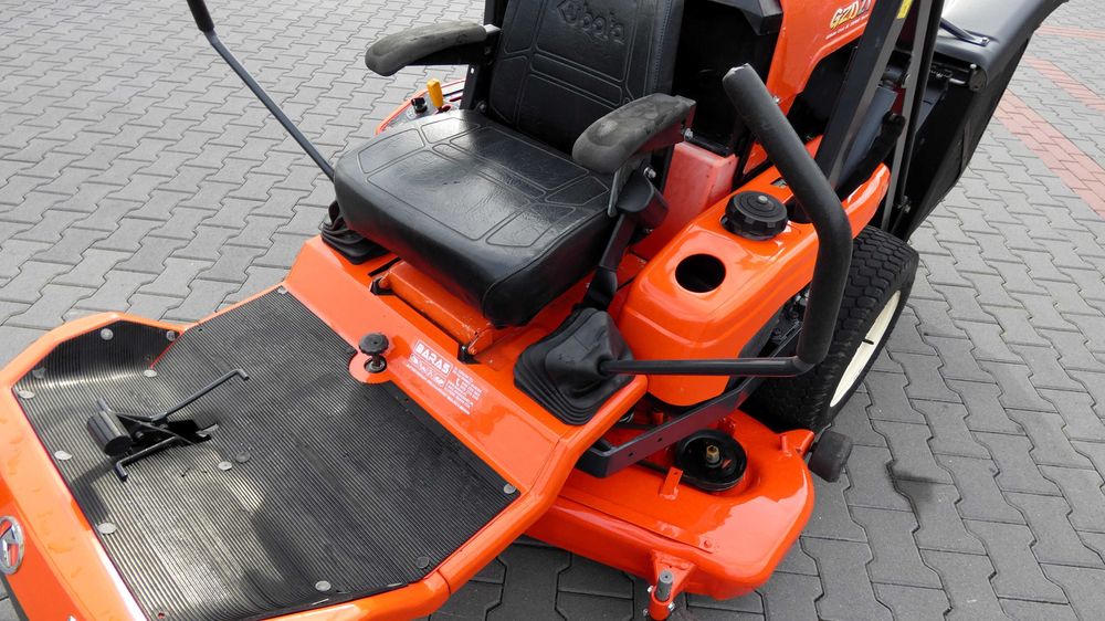 Traktor kosiarka KUBOTA GZD21 Wysoki Wysyp Zero Skręt (030601.5) Baras
