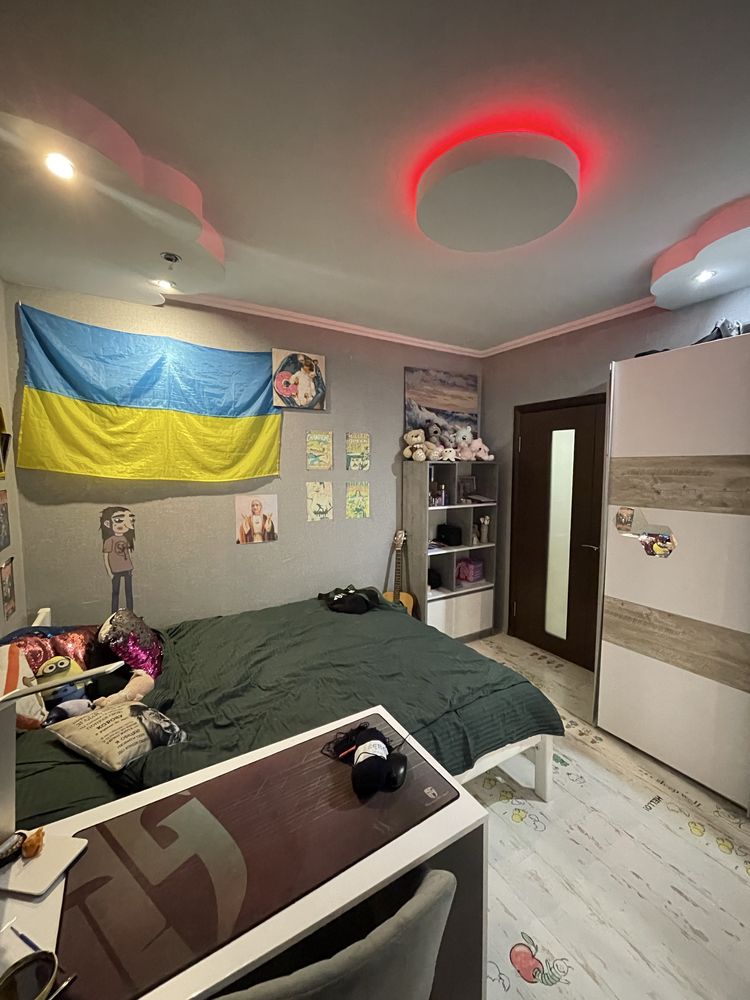 Продаж 3-к.кв з гаражем по Головатого 6.