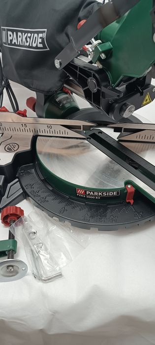 Торцювальна пила Parkside PZKS 2000 B2, торцовка, торцовочная пила