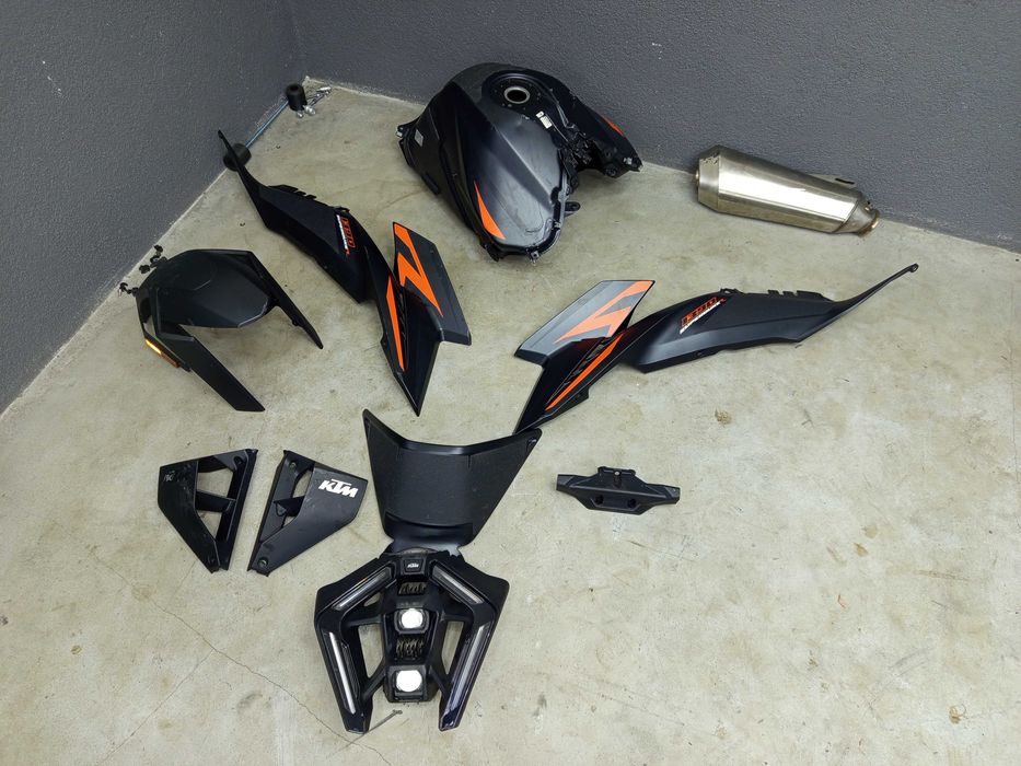 KTM super duke 1390 rama frame papiery lampa owiewka zbiornik felga