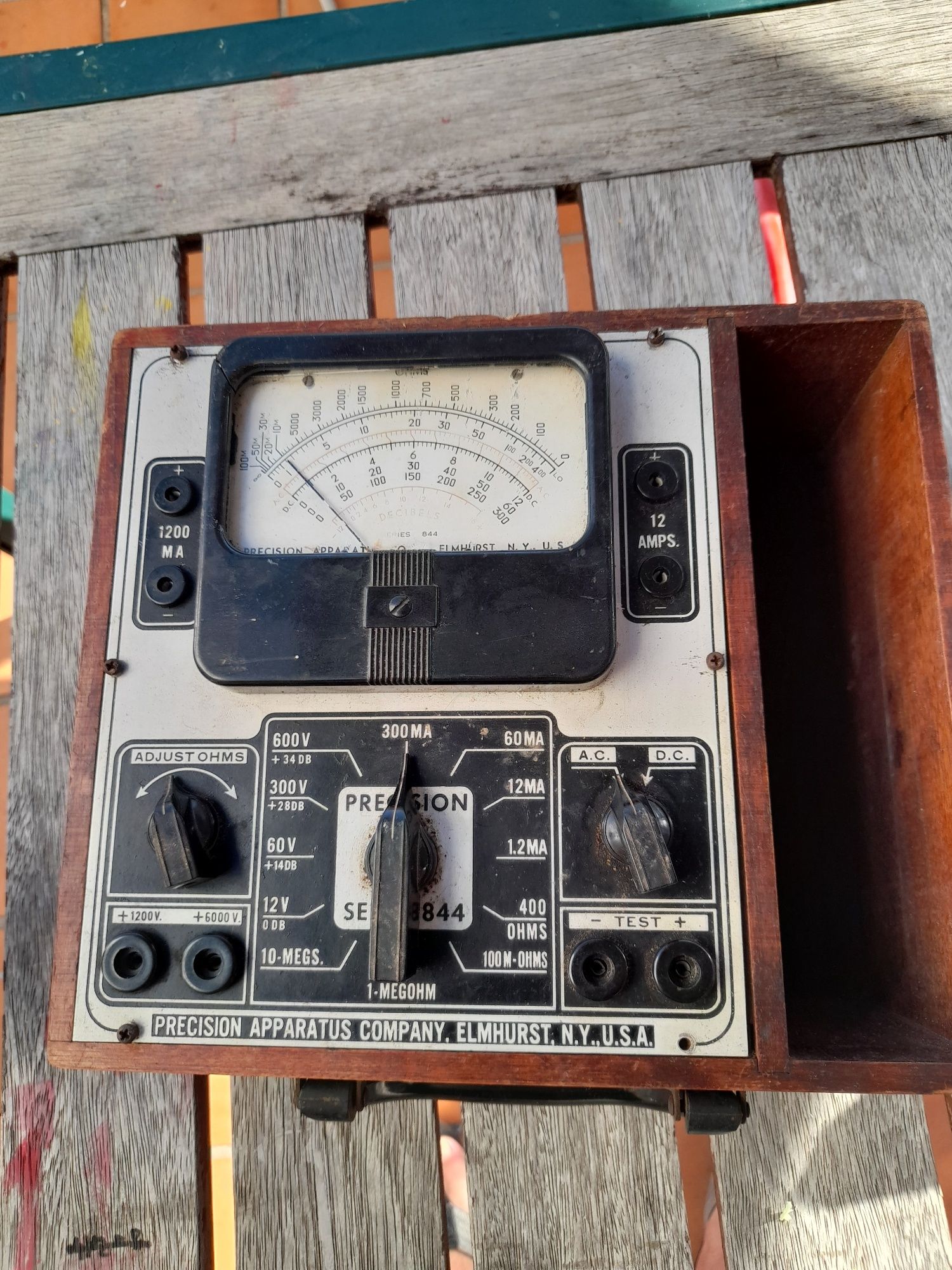 Amperimetro antigo.
