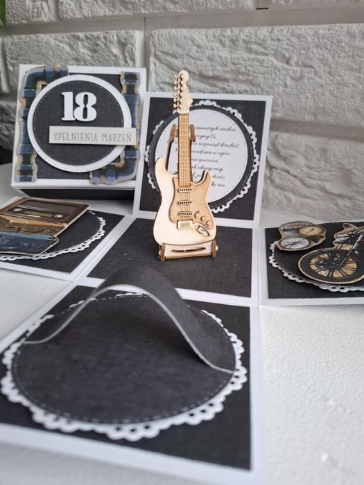 Kartka pudełko exploding box z okazji 18 urodzin osiemnastka prezent