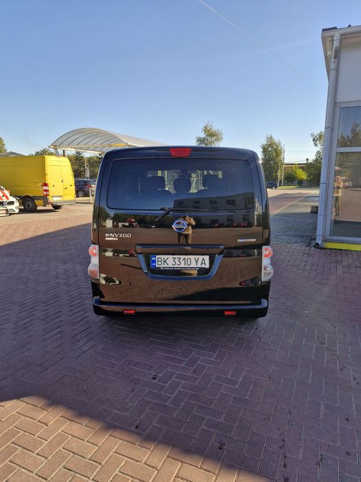 Продам Nissan env200