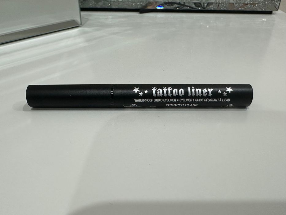 Eyeliner Kat Von D tattoo liner