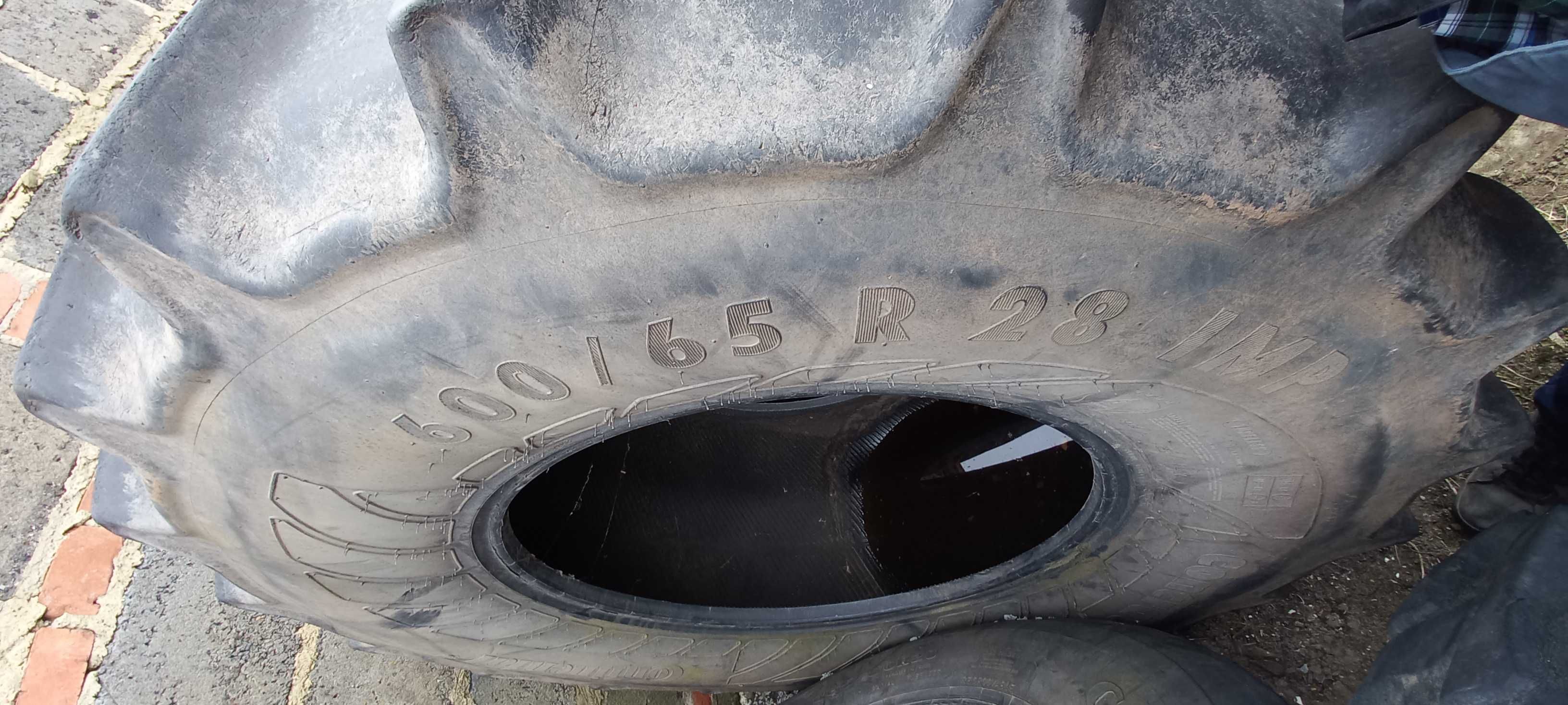 opona rolnicza 600/65 R28