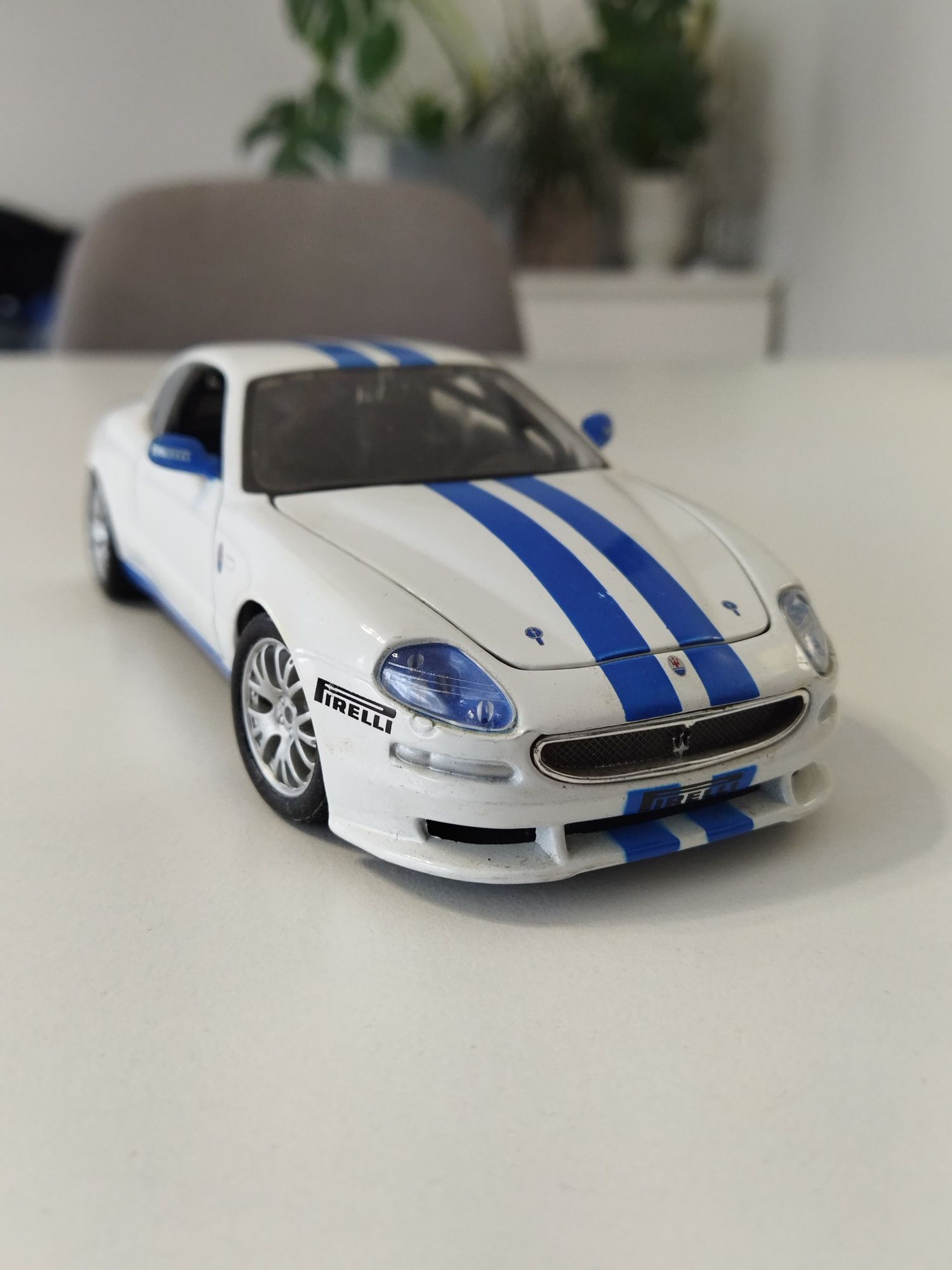 Model Maserati 4200GT Trofeo V8 1/24 Bburago odbiór osobisty Koszalin