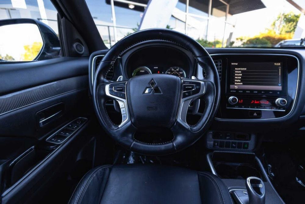 Mitsubishi Outlander Hybrid Plug-in SEL S-AWC      2020