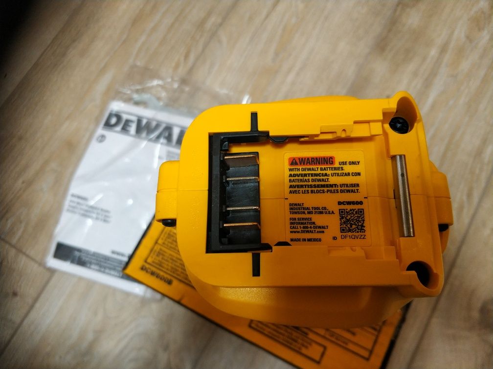 ТОП продаж.Аккумуляторный бесщеточный фрезер DeWalt DCW600B 20V MAX