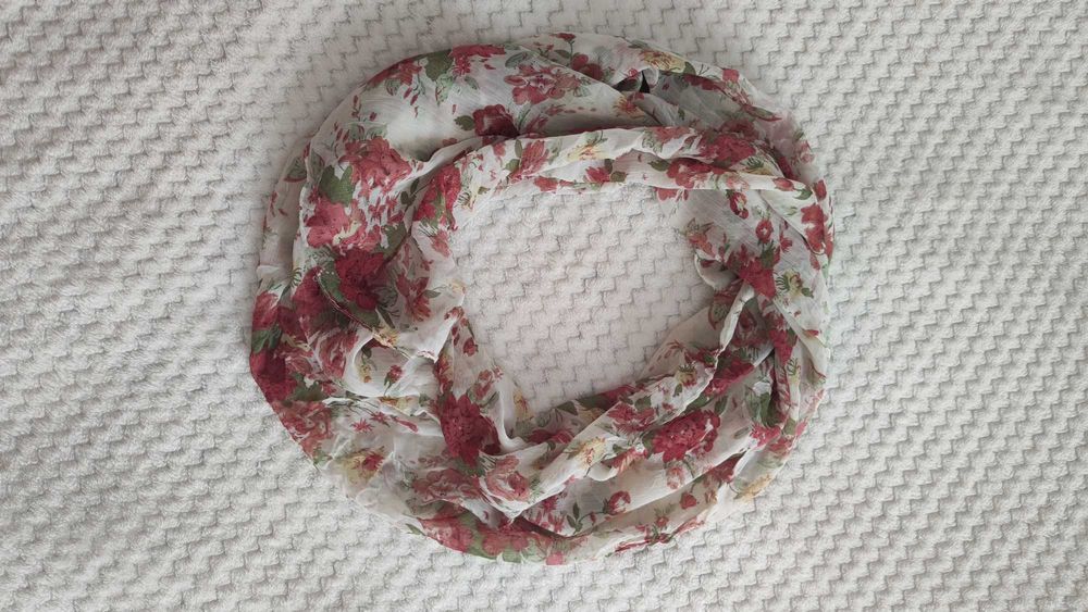 Kwiatowa chustka apaszka szalik szal jesień wiosna róże kwiaty retro