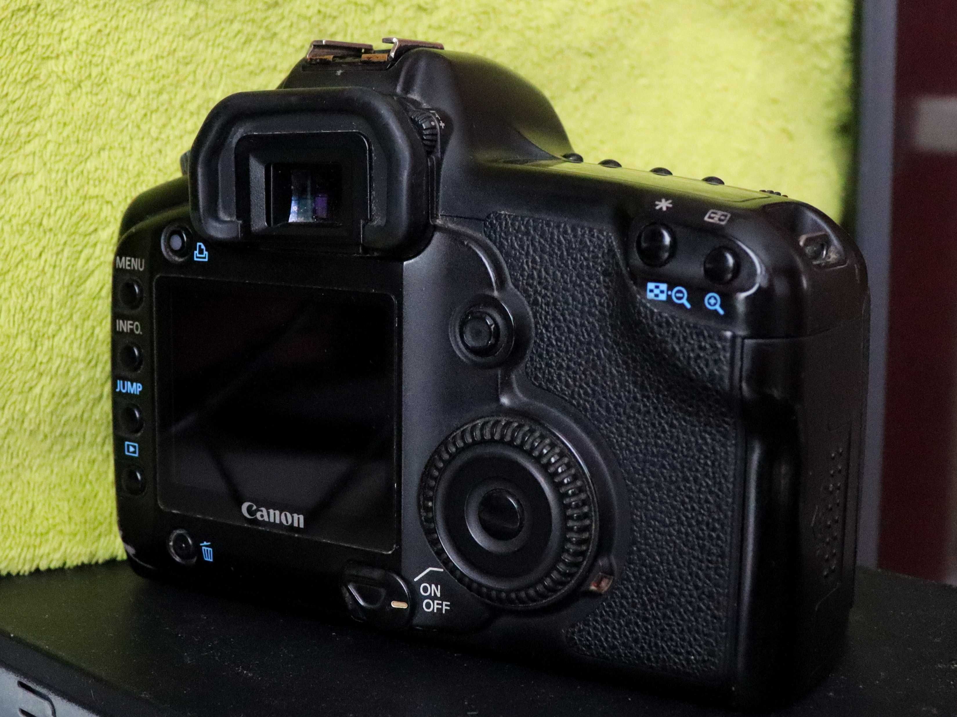 Продам фотоапарат Canon 5D