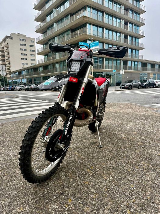 GasGas EC 300 TPI 2021 — Apenas 1633 km / 62h — Extras Originais