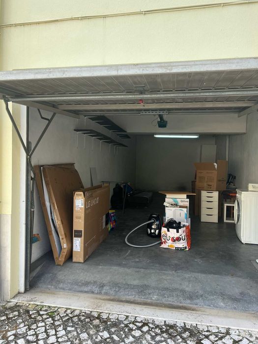 Aluga-se garagem fechada em Marinha Grande 30m2