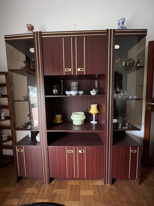 Móvel vintage de madeira e vidro