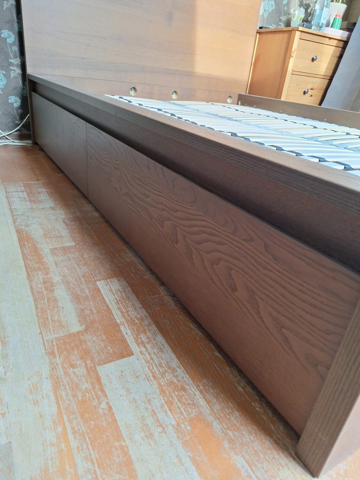 Sprzedam łóżko Ikea Malm 140x200 zestaw z pojemnikiem sypialnia