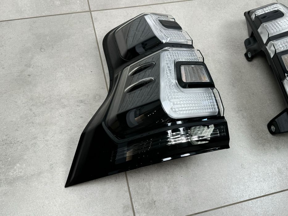 Задние фонари Onyx black Toyota Land Cruiser Prado 2018-2023