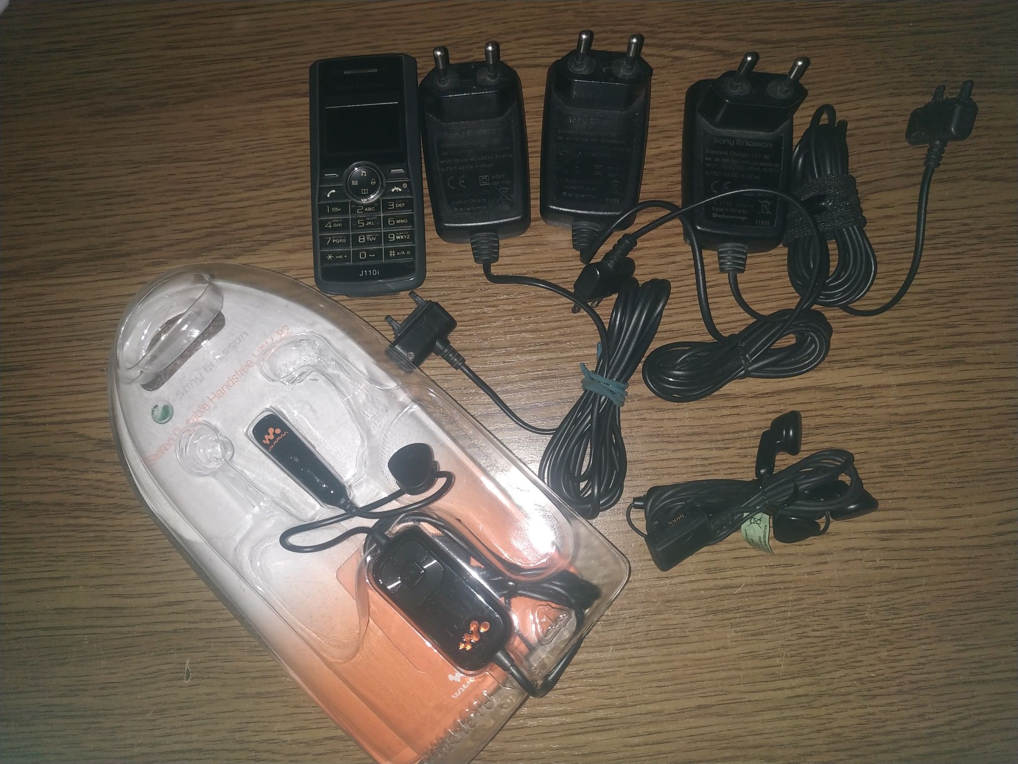 Sony Ericsson j110i,  CST-60,  HPM-60