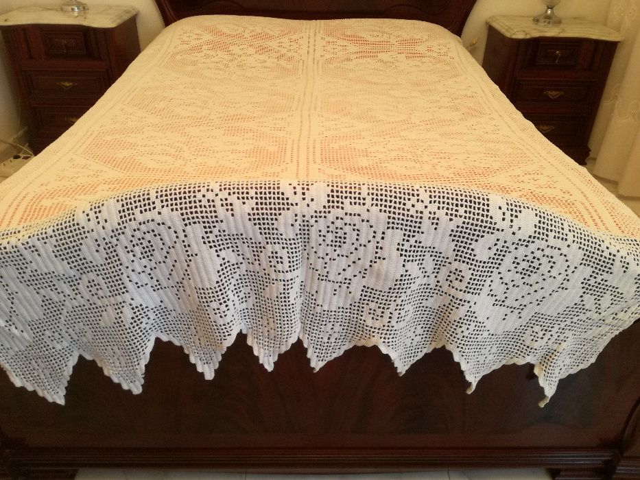 Colcha em Crochet para Cama de Corpo e Meio + 2 Almofadas