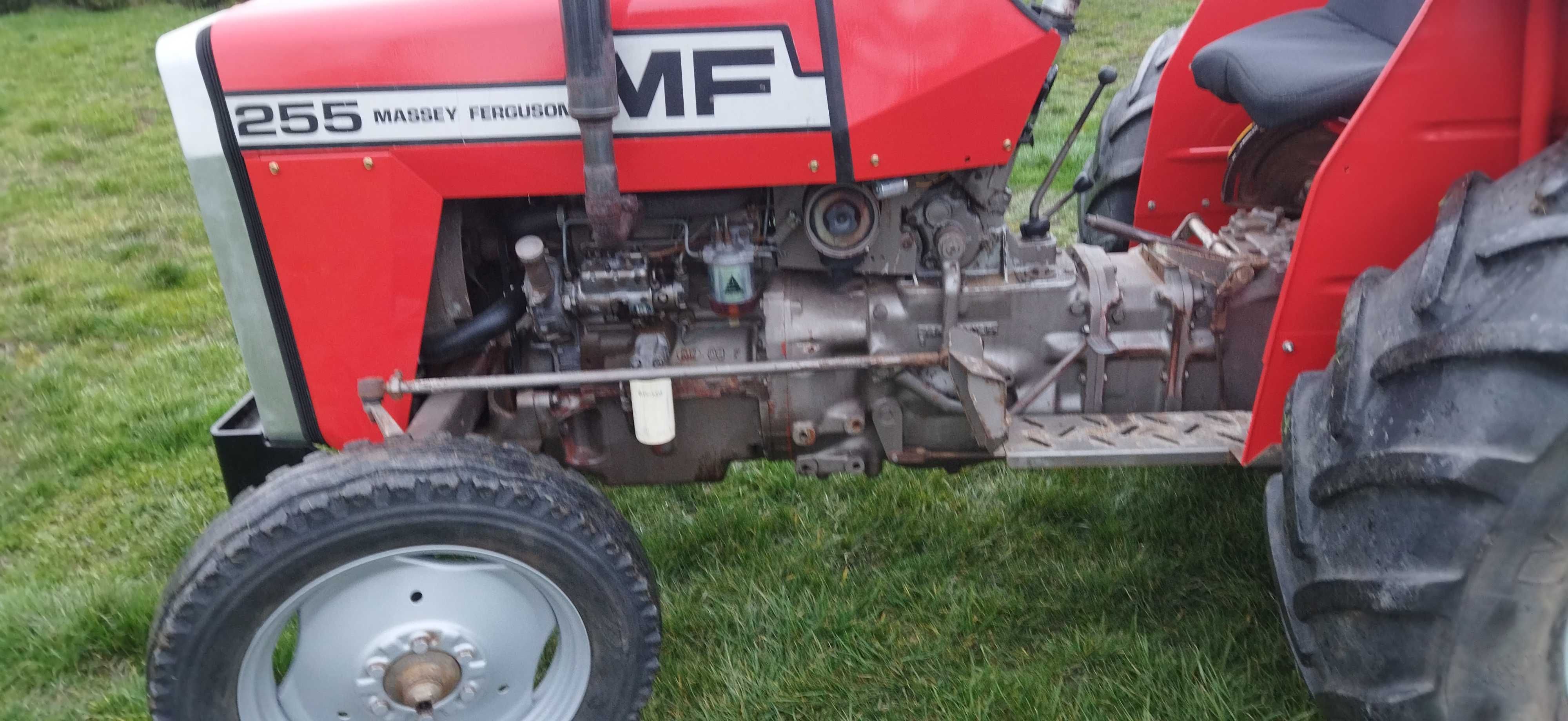 Massey Ferguson 255