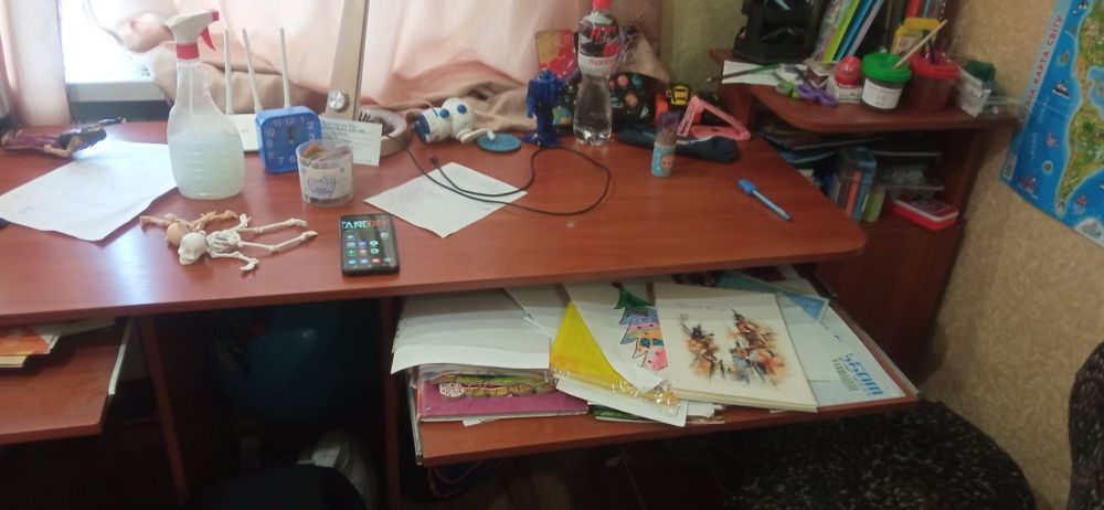 Продам письмовий стіл,робився під заказ в кімнату на двох дітей