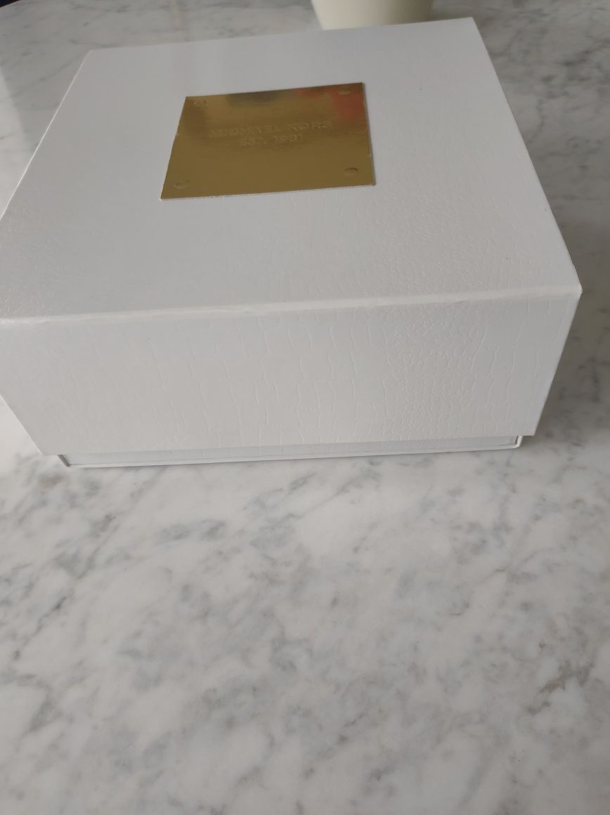Michael Kors Biało złote stylowe pudełko