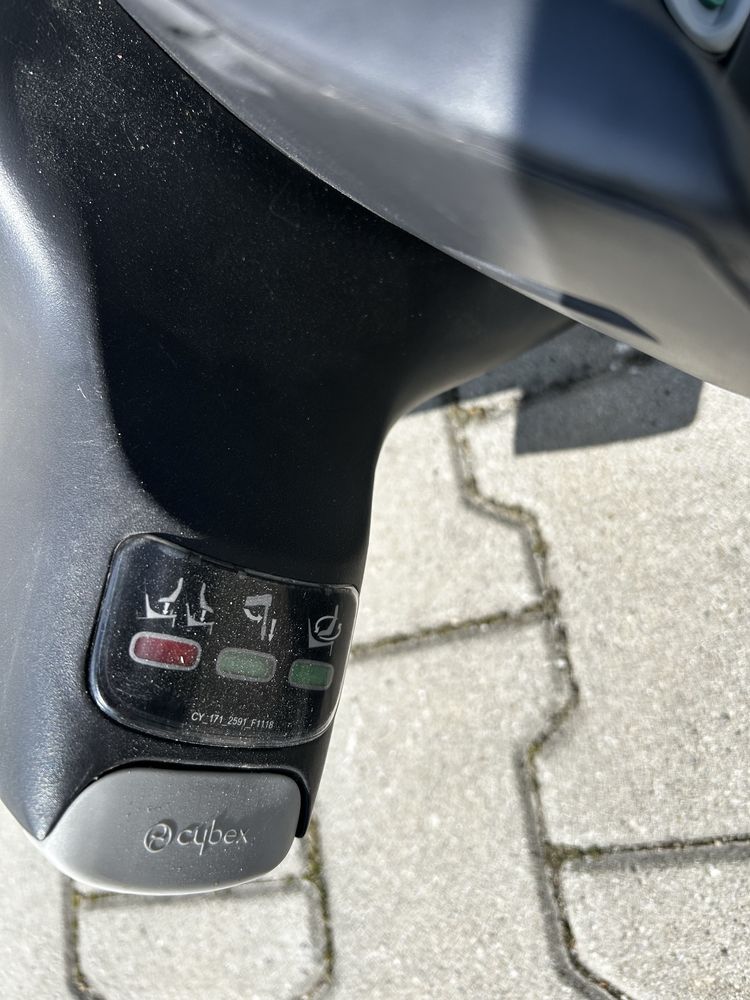 Fotelik Cybex z bazą obrotową
