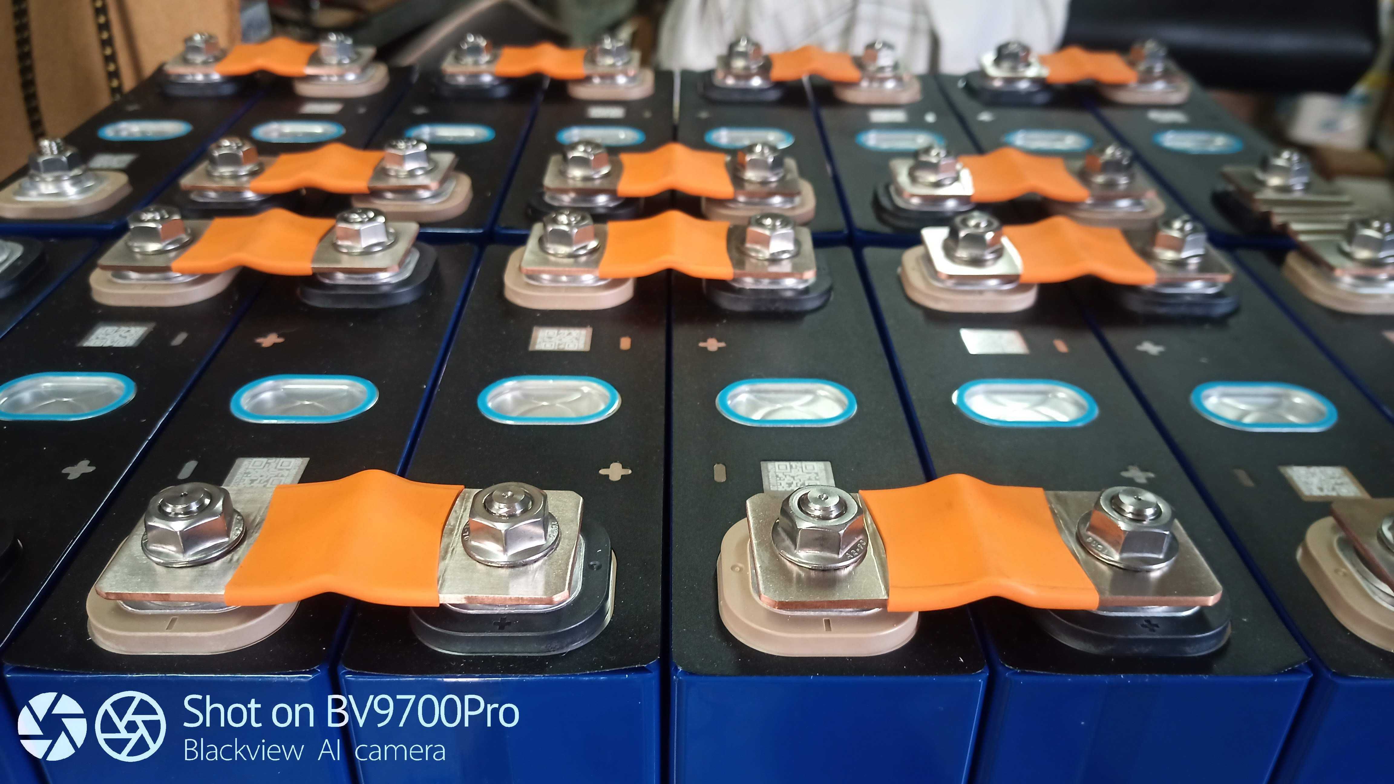 17.000kWh-sistema solar com painéis, híbrido, bateria lítio e alumínio