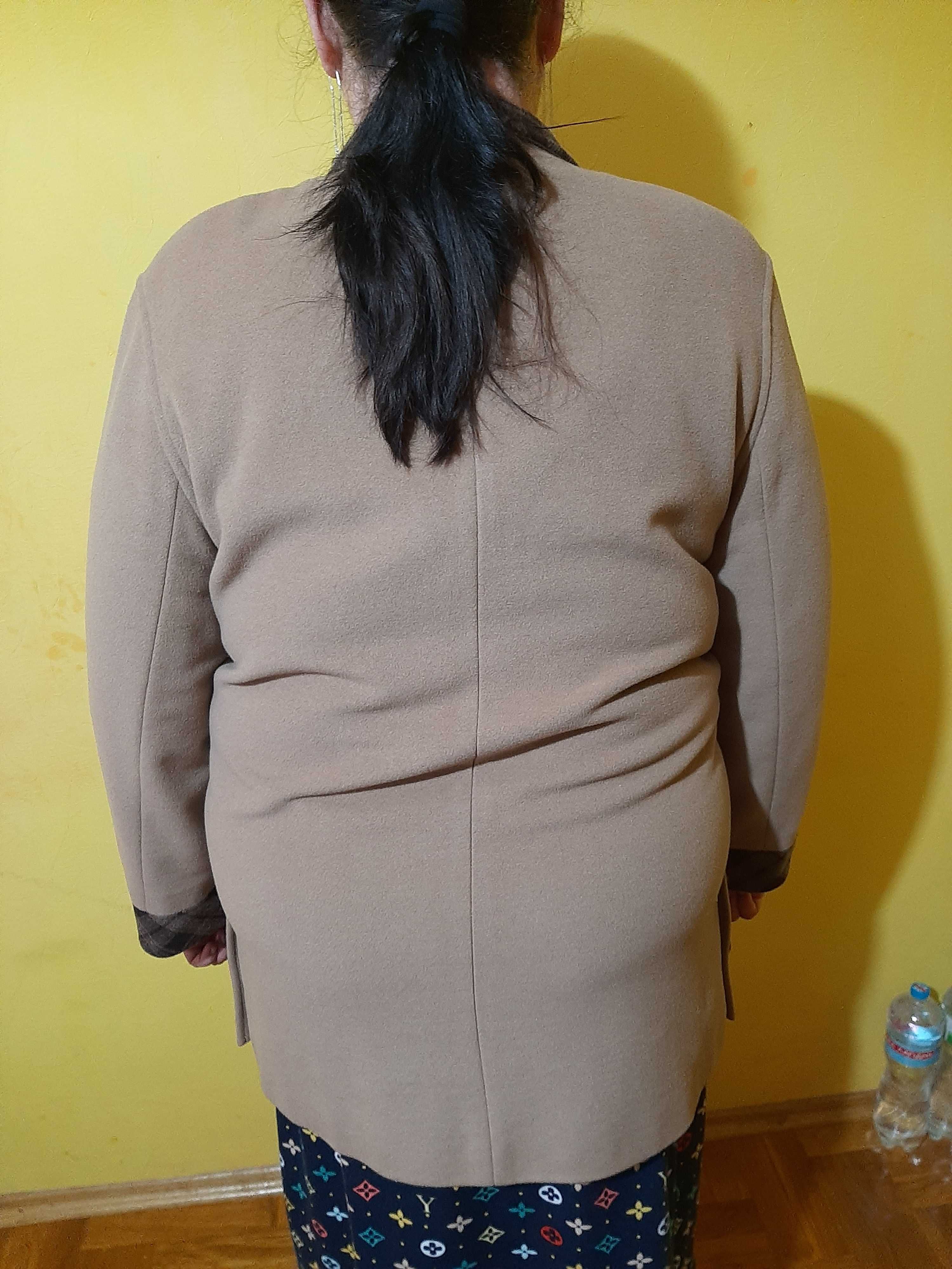 Женская шерстяная (75% шерсть) куртка:осенне-весеннее пальто.