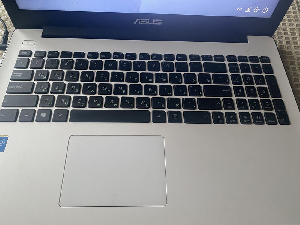 Ноутбук Asus x553m