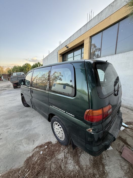 Carrinha Space Gear 8 lugares