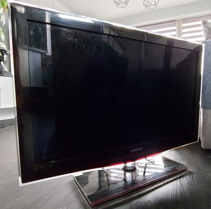 Telewizor Samsung 37 cali podswietlany pilot 100% sprawny 2xUSB