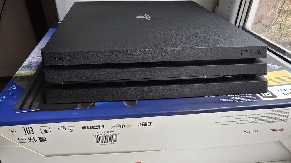 PS4 Pro 1TB + геймпад