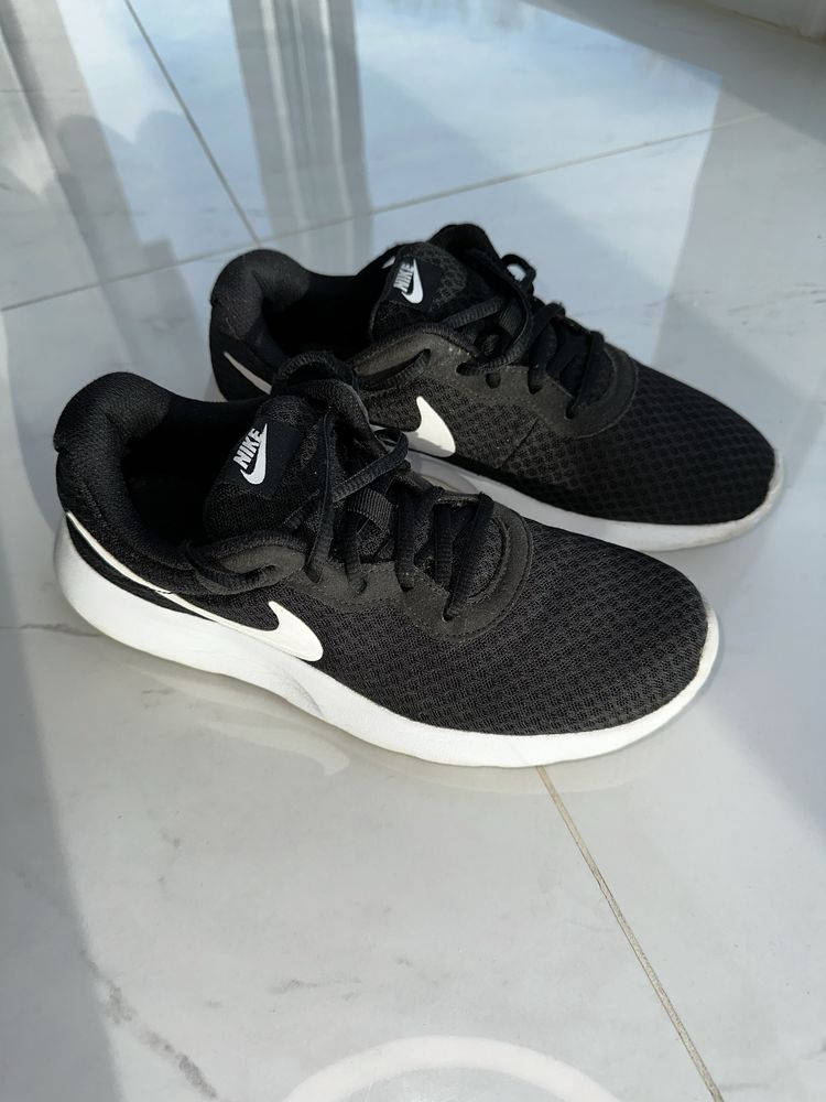 Дитячі кросівки фірми Nike розмір 40