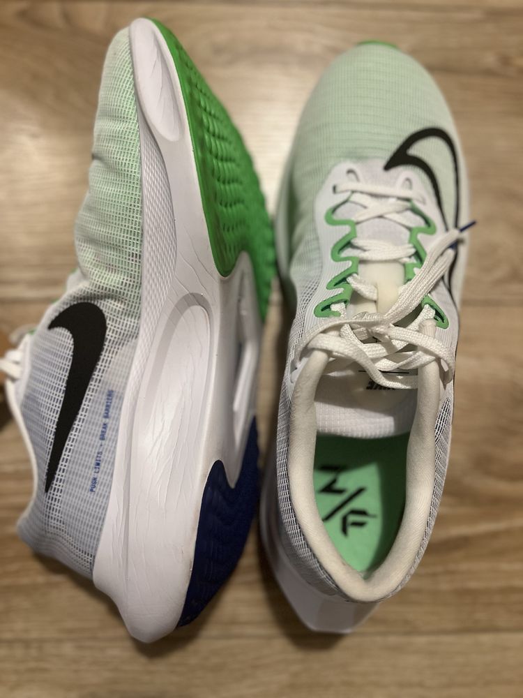Nike Performance Fly Max 5