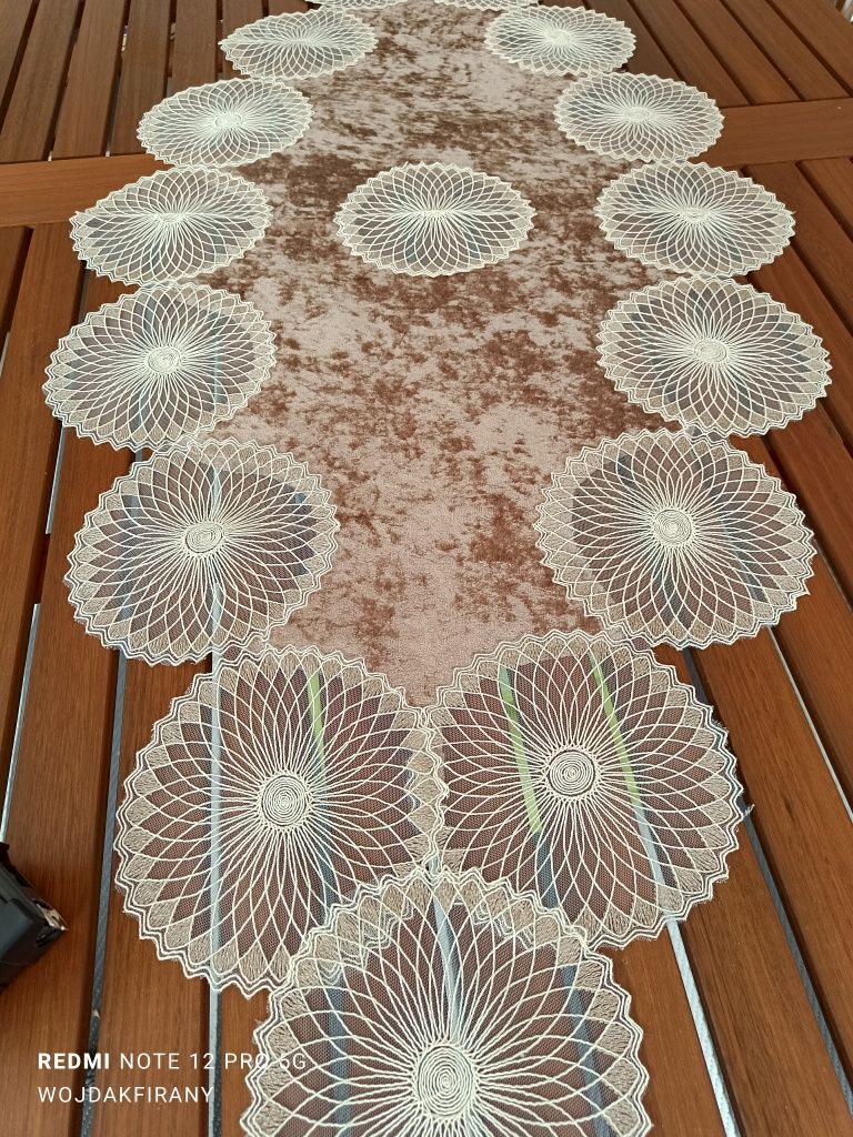 Bieżnik nowy 55x120cm kawowy welur z gipiurą na stół ławę