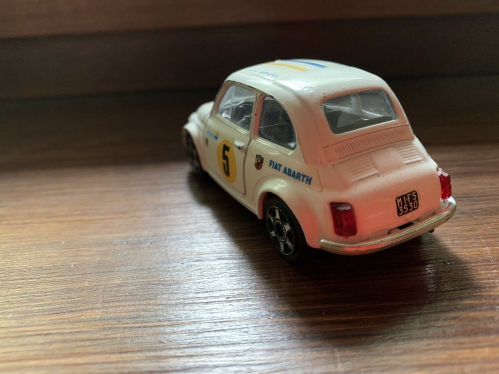 Fiat 500 Model Burago 1:43