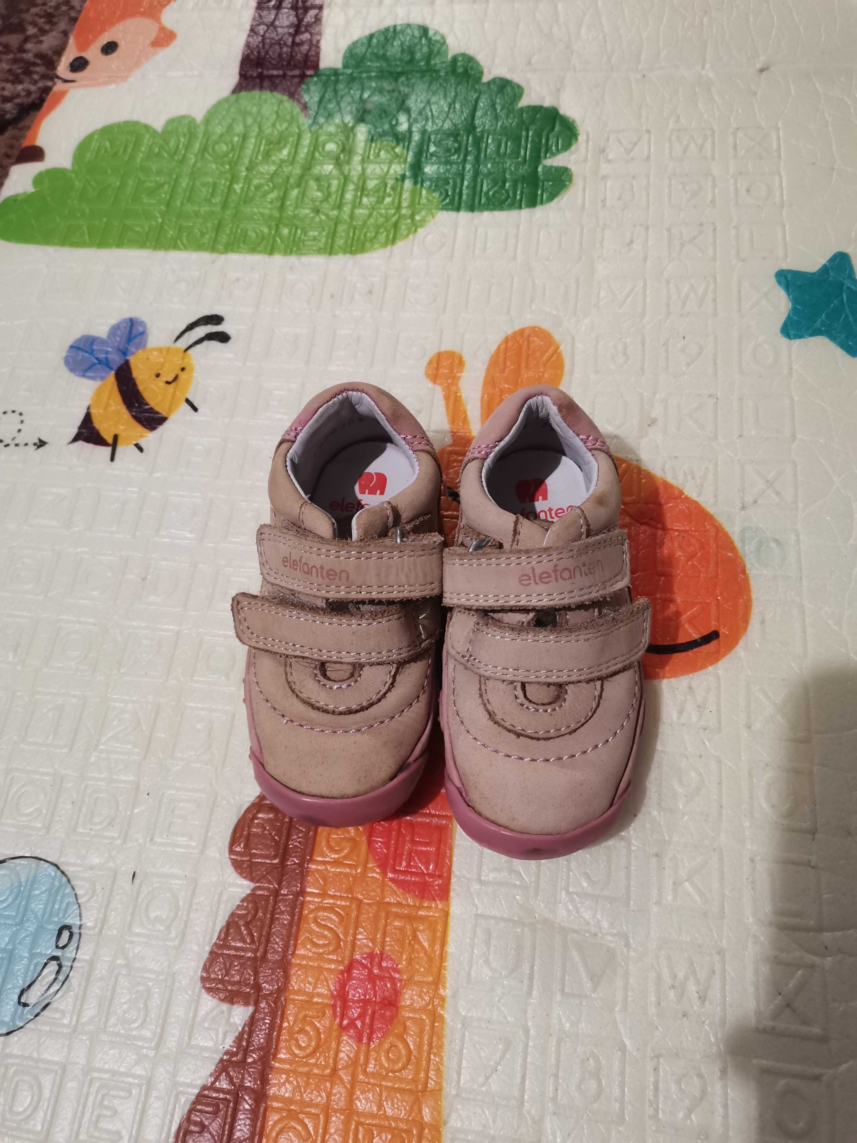 Взуття на дитину