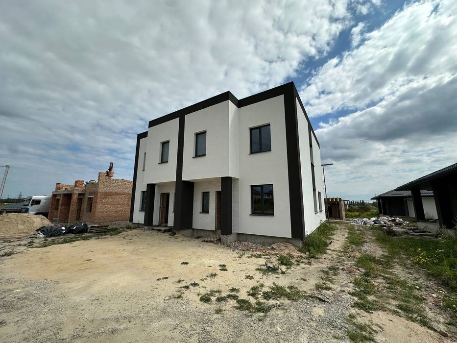 Продам сучасний двоян в м. Рівне. 1 лінія масиву Макарова.