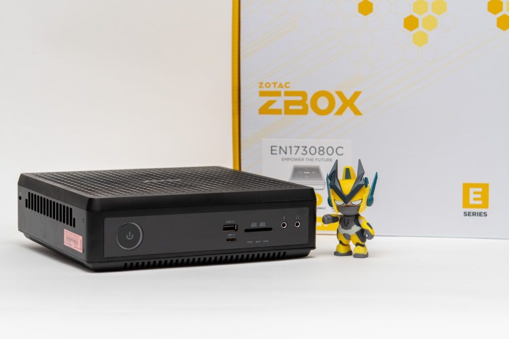 Mocny komputer do gier ZOTAC ZBOX i7/RTX 3080/32GB/1.5TB SSD/Win11Pro.