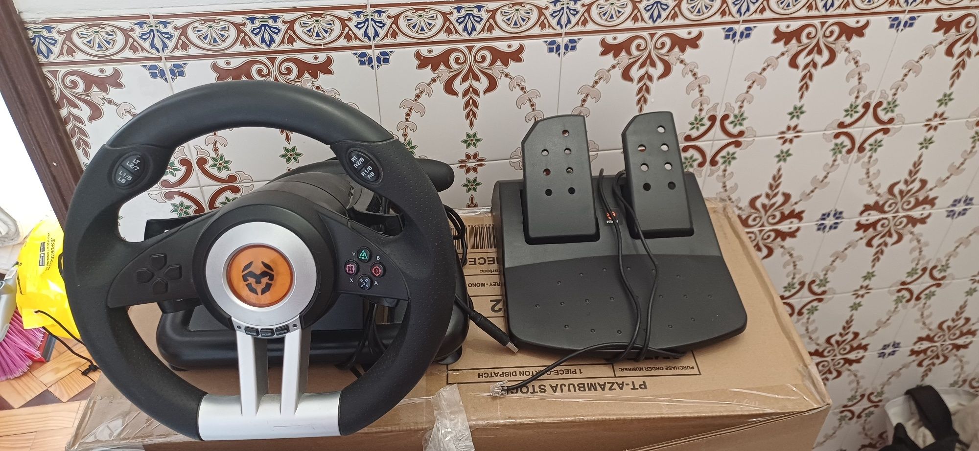 Volante com pedais