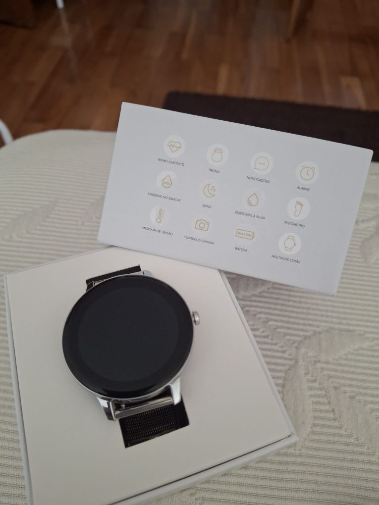 Smartwatch One com 4 Braceletes