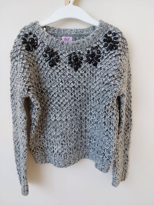 Śliczny sweterek z ozdobami rozmiar 122 f&f