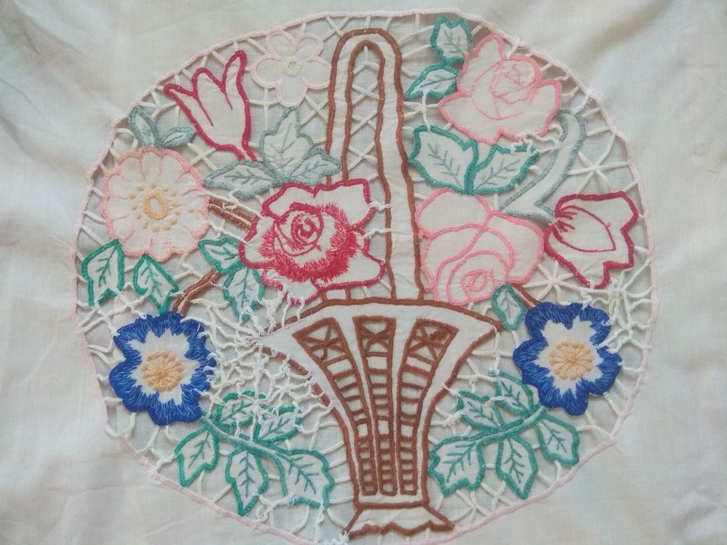 Декоративная старинная наволочка с вышивкой ришелье ручная работа